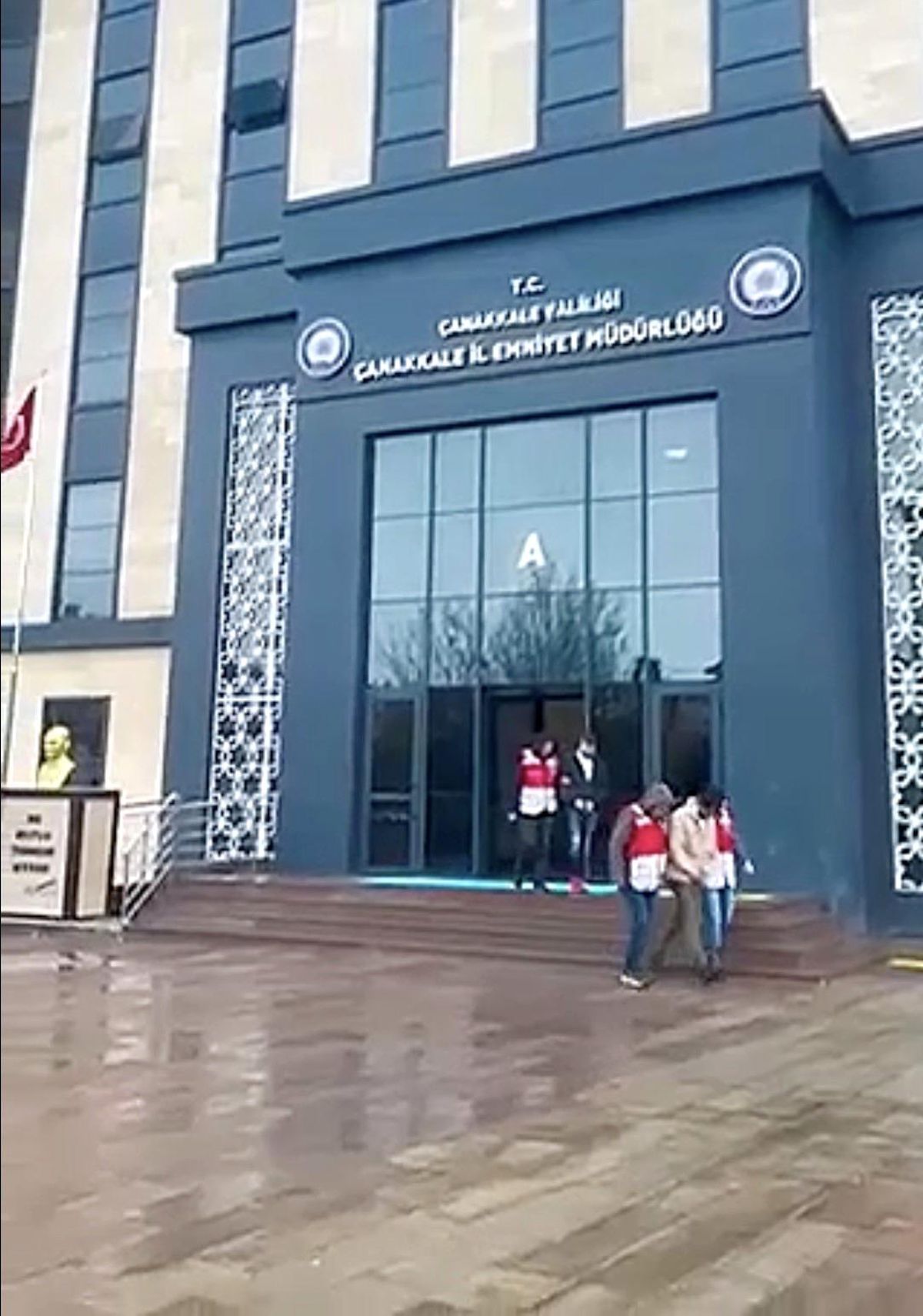Çanakkale'de huzur uygulamaları: 17 kaçak göçmen yakalandı, 4 organizatör tutuklandı