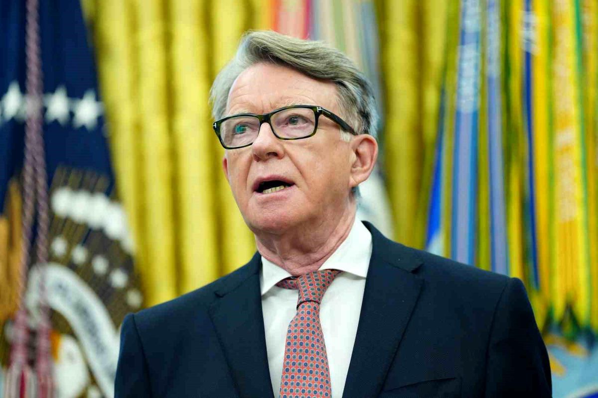 Devlet sırlarını Epstein ile paylaşmakla suçlanan İngiliz siyasetçi Mandelson gözaltına alındı