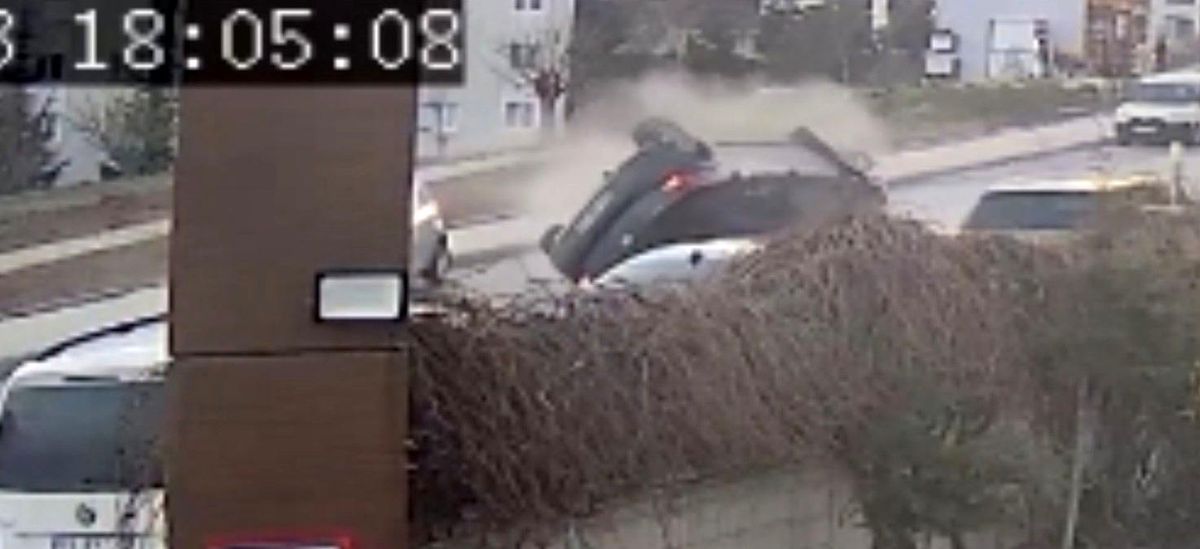 Elazığ'da otomobilin ters döndüğü kazanın görüntüleri ortaya çıktı
