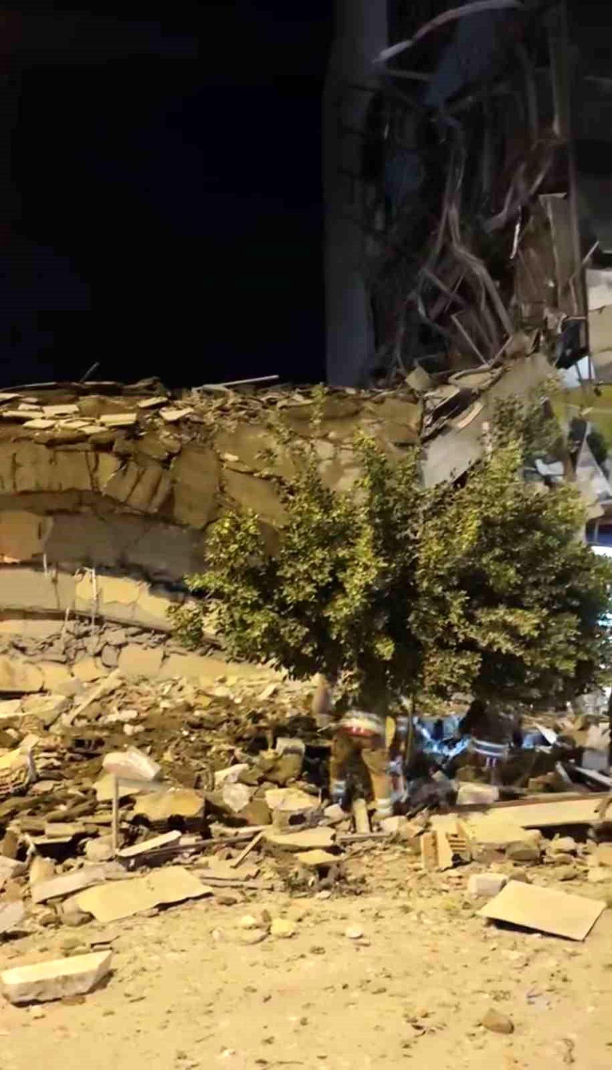 Hatay'da Çöken Bina için Arama Çalışmaları Başlatıldı