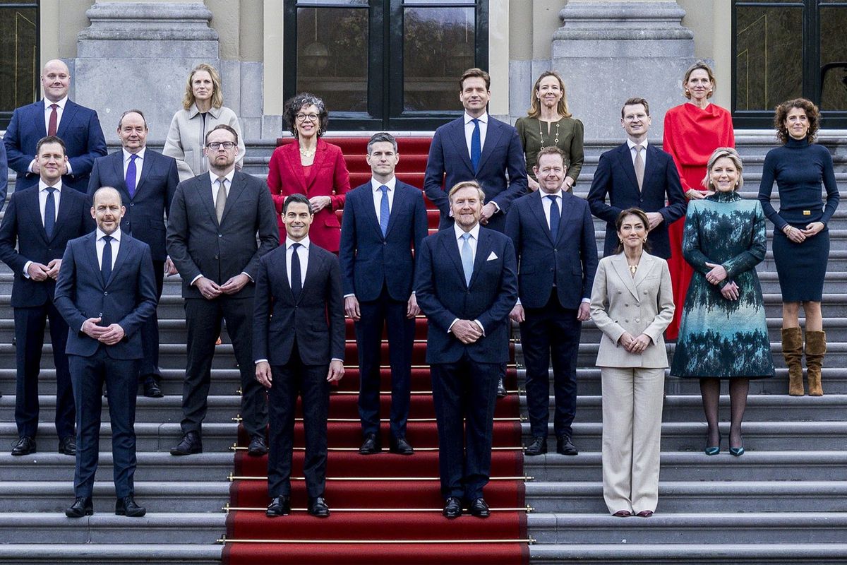 Hollanda'da yeni azınlık hükümeti seçimden 117 gün sonra yemin etti