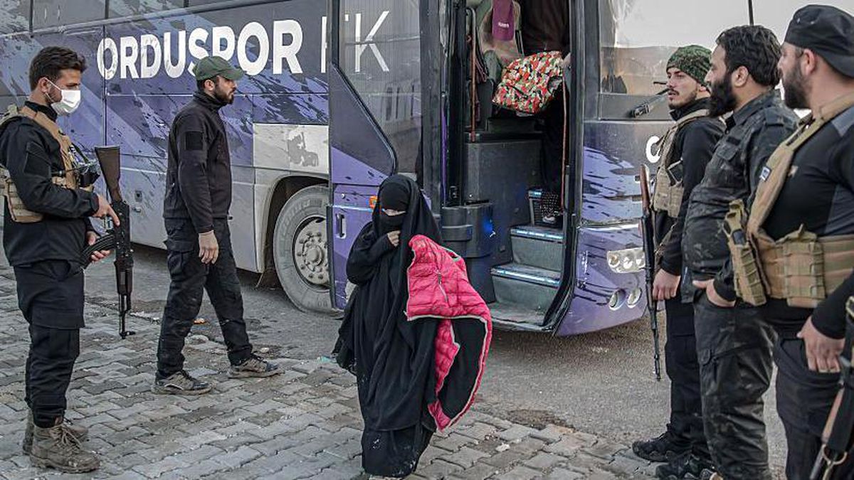 Türkiye'yi de yakından ilgilendiriyor! Suriye'de DEAŞ'lı teröristler kamptan kaçtı