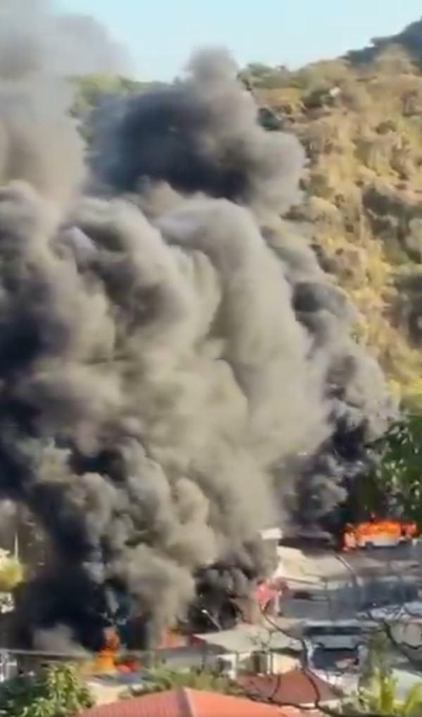 Mexico turned into a battlefield in one day! Streets are burning