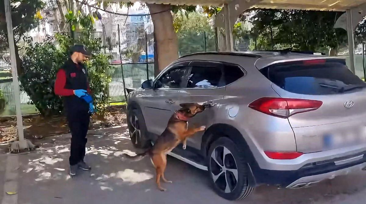 Mersin'de 27 litre metamfetamin ele geçirildi: 3 tutuklama