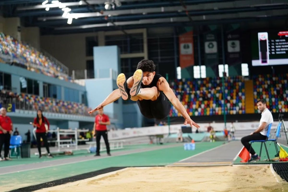 Osmaniyeli sporcu Timur Er, uzun atlamada 7,53 metrelik rekoruyla U18 Türkiye şampiyonu oldu