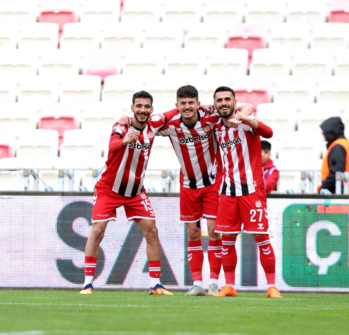 Trendyol 1. Lig: Özbelsan Sivasspor: 4 Sakaryaspor: 1