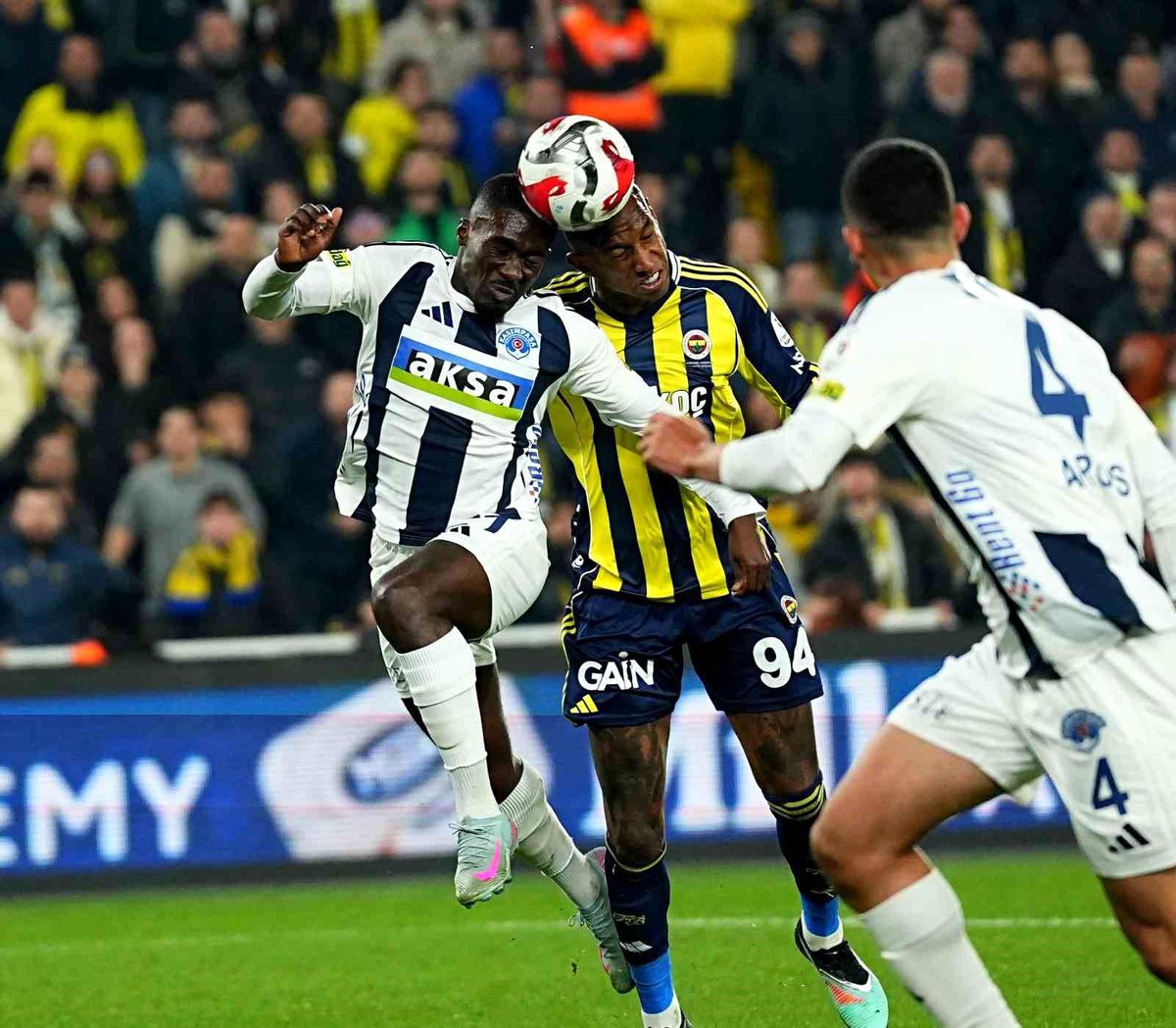 Trendyol Süper Lig: Fenerbahçe: 0 Kasımpaşa: 0 (İlk yarı)