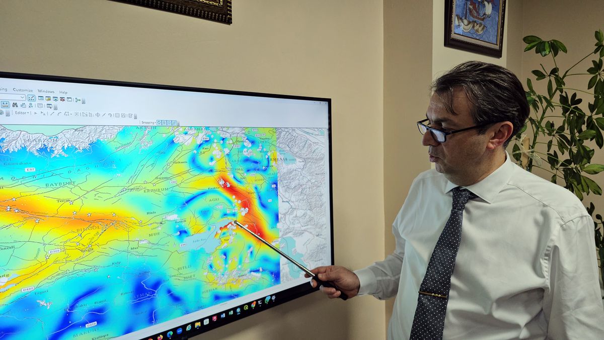 Prof. Dr. Kutoğlu: Türkiye'deki En Gergin Alan Van'ın Kuzeyinde