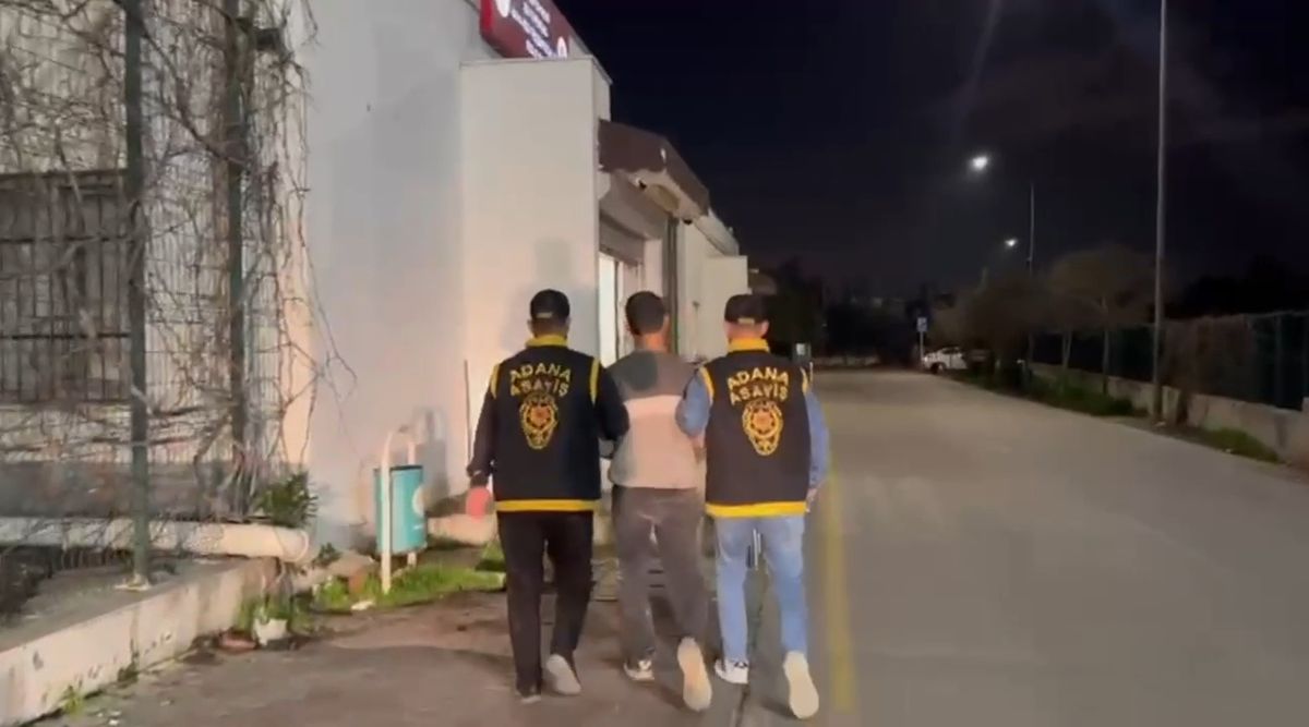4 altın bileziği gasbeden şüpheli, üzerine kilitlenen dükkanın kapısını kırıp kaçtı
