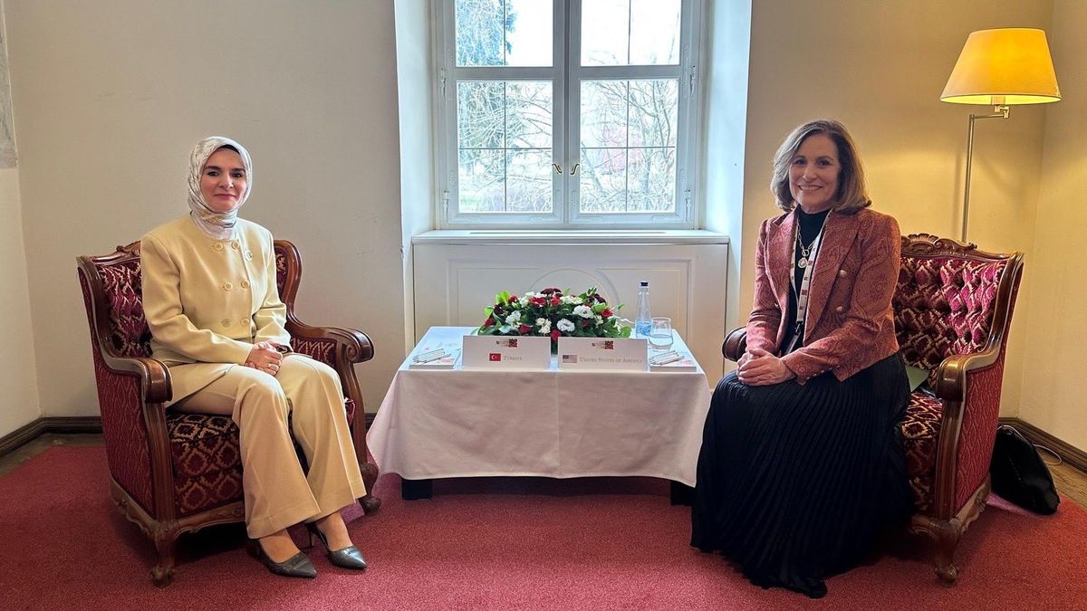 Aile ve Sosyal Hizmetler Bakanı Göktaş, Macaristan'da