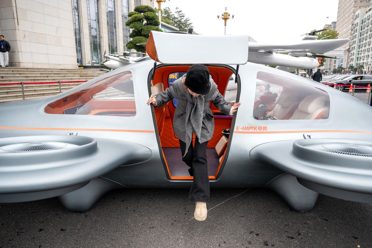 Albüm: Çin'in Wuhan Kentinde Yeni Nesil Hava Araçları ve Robotlar Tanıtıldı