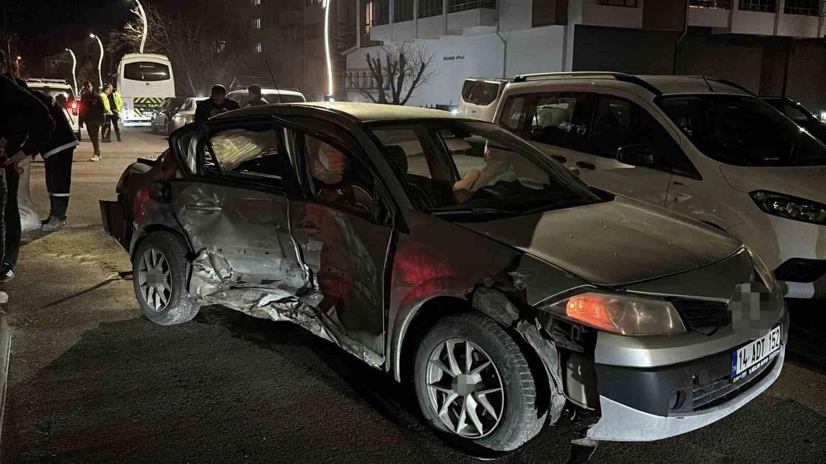 Bolu'da ciple otomobil çarpıştı: Araçlar ağır hasar aldı