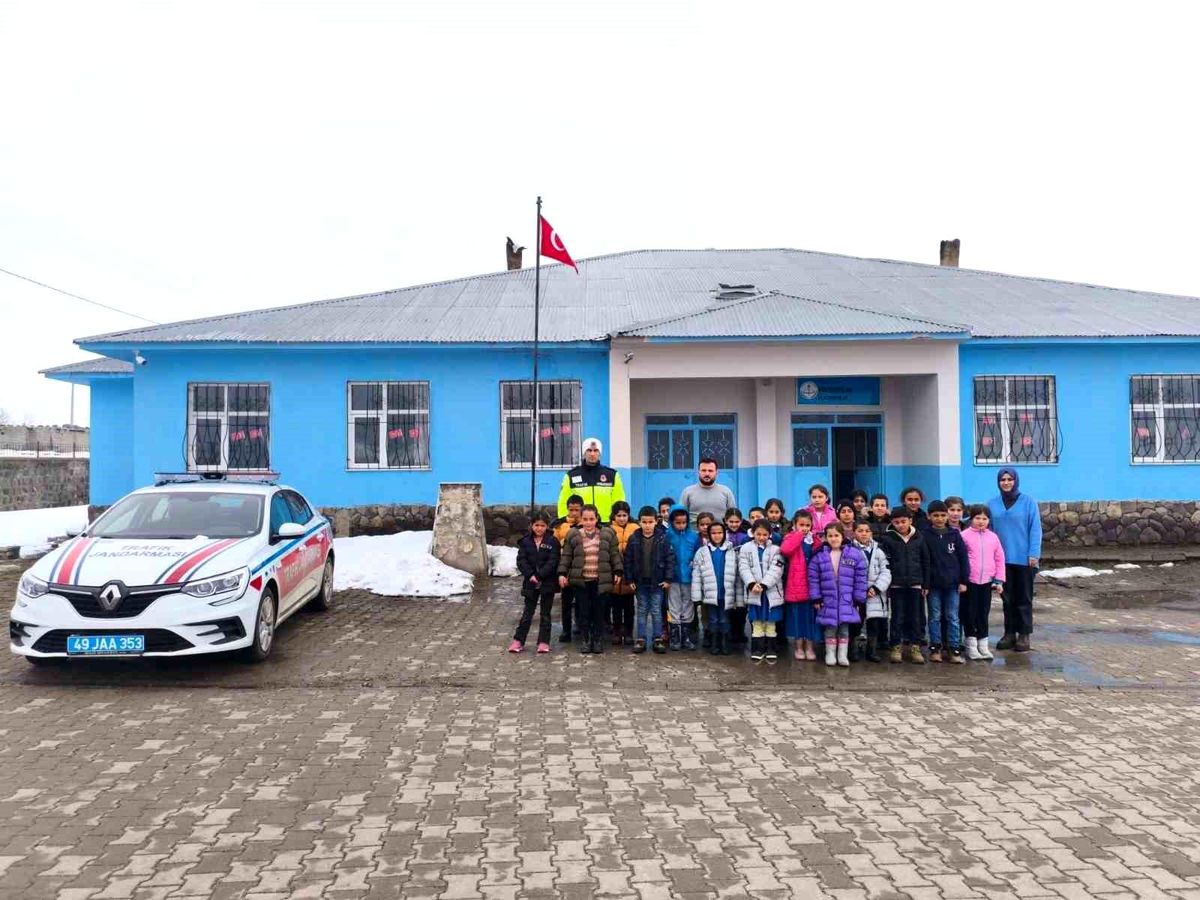 Bulanık'ta öğrencilere trafik güvenliği eğitimi
