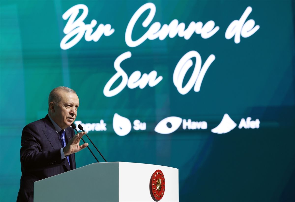 Cumhurbaşkanı Erdoğan 'Cemre Vakfı Tanıtım Programı'nda konuştu! Ünlü akını yaşandı