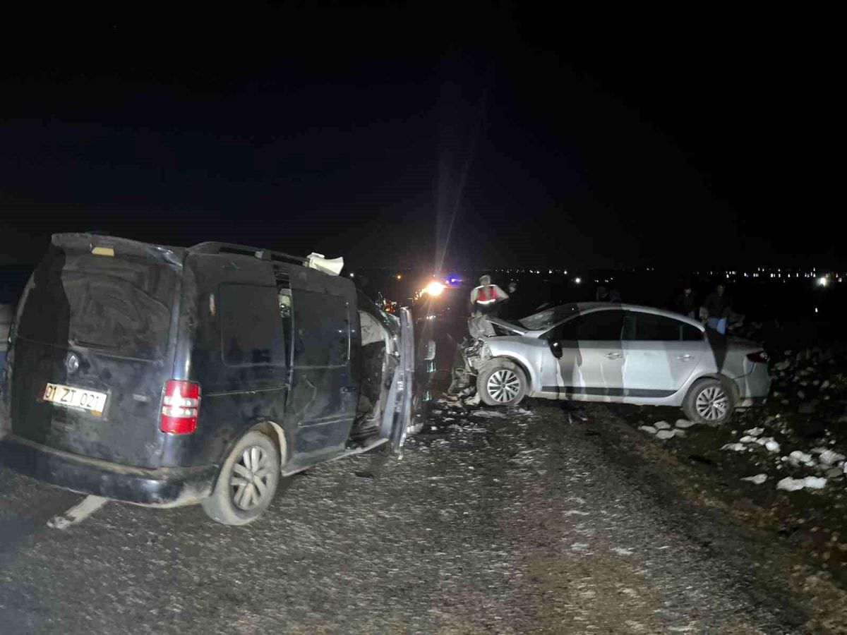 Diyarbakır'da iki otomobilin çarpıştığı kazada ölü sayısı 5'e yükseldi