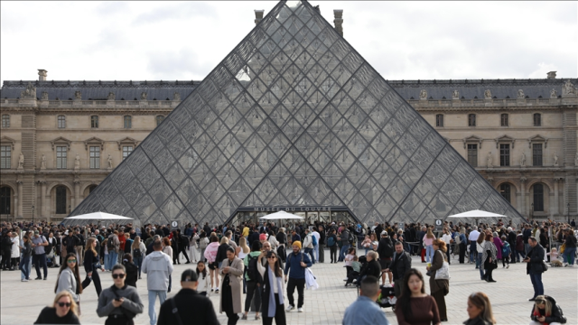 dunyaca unlu louvre muzesi muduru laurence des 19598475 8945 m