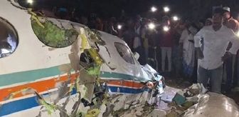 Hindistan'da ambulans uçak düştü! Kurtulan yok