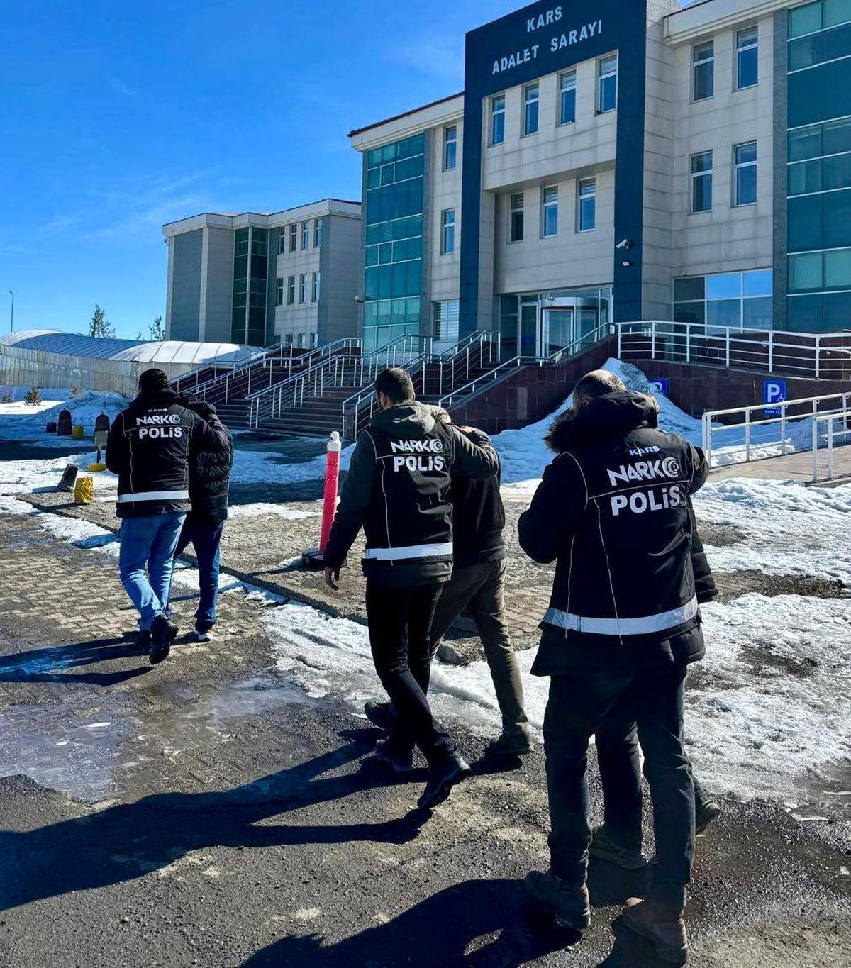 Kars'ta uyuşturucu operasyonu: 3 tutuklama