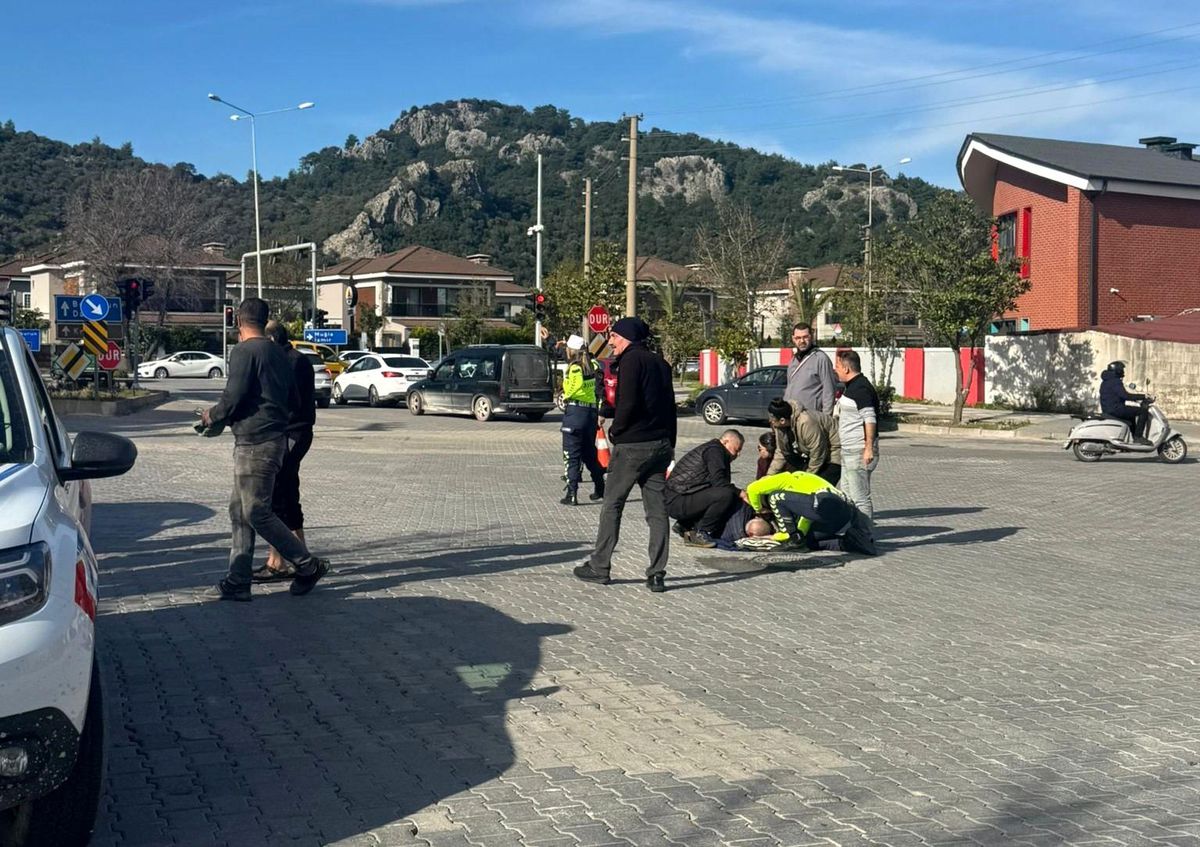 Marmaris'te otomobil yayaya çarptı, sürücü gözaltına alındı