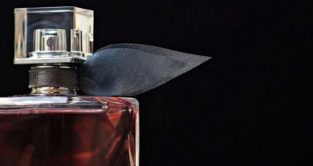 Parfüm sıkmak orucu bozar mı? Parfüm, Kolonya, krem, deodorant orucu etkiler mi?