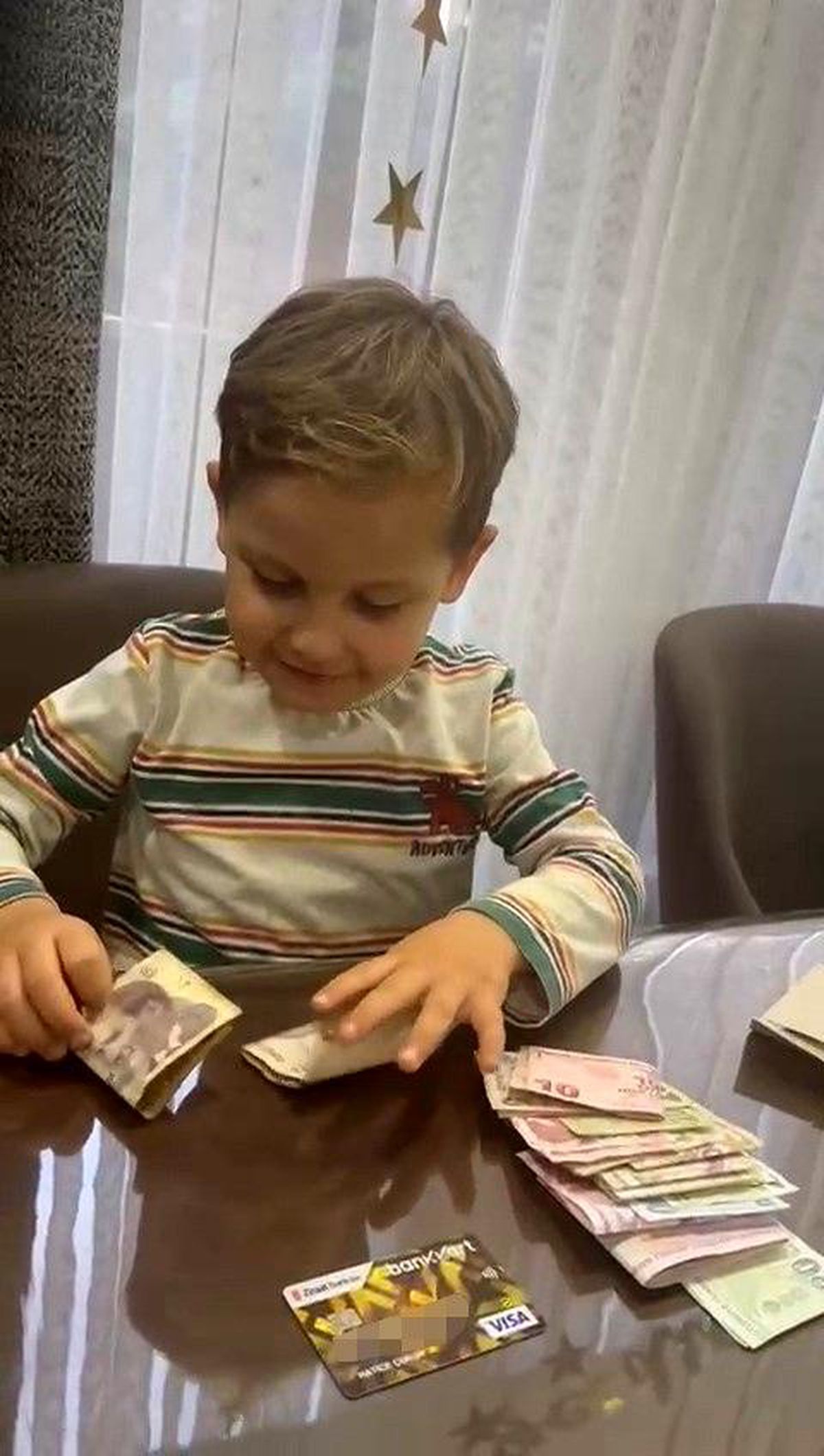 Rizeli miniklerden TSK Güçlendirme Vakfı'na anlamlı bağış