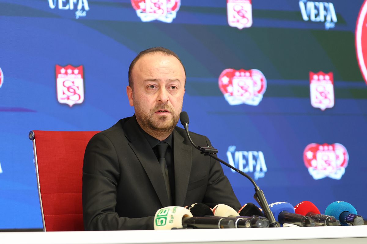 Sivasspor Başkanı Burak Özçoban: Bizim bu ligde yenemeyeceğimiz takım yok / Video eklendi
