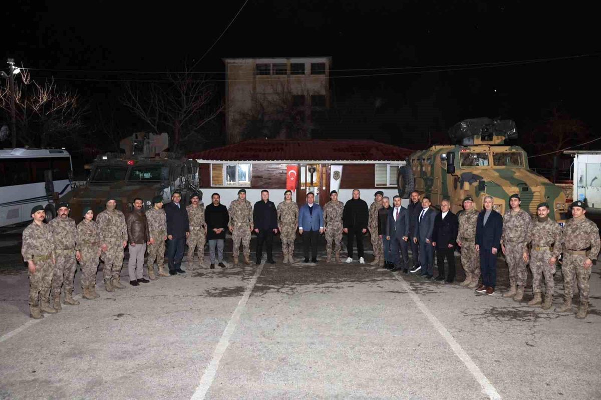 Vali Aydoğdu, Özel Harekat Şube Müdürlüğü personeliyle sahurda buluştu