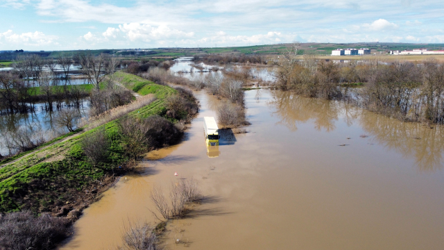The truck driver stranded in floodwaters for 3 days was rescued