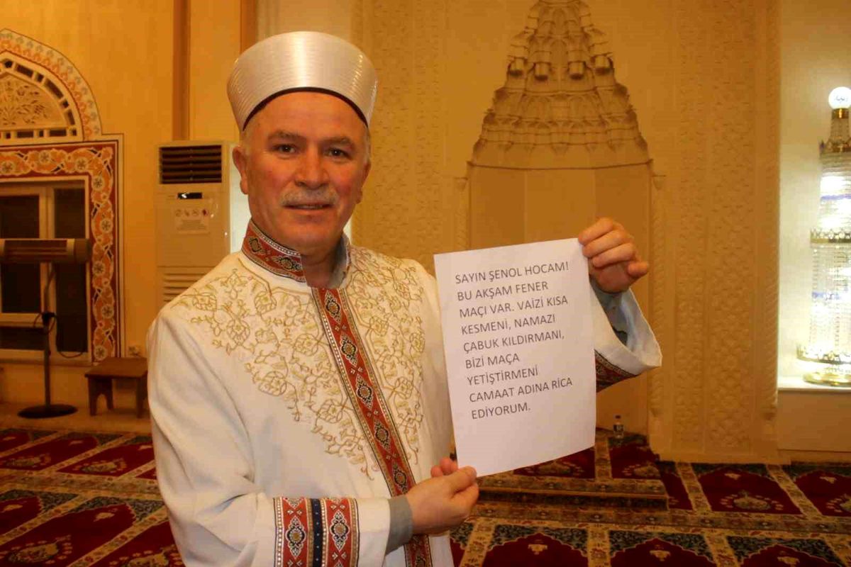 Cami imamı gençleri maça yetiştirdi: Vaazı kısa tuttu, ilahileri azalttı