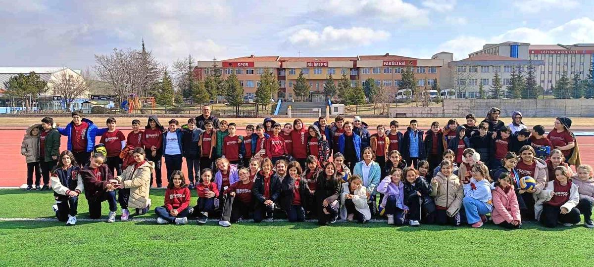 ERÜ'de 'Kampüsün Neşesi Miniklerle Birlikte Sporla Tanışıyorum' etkinliği