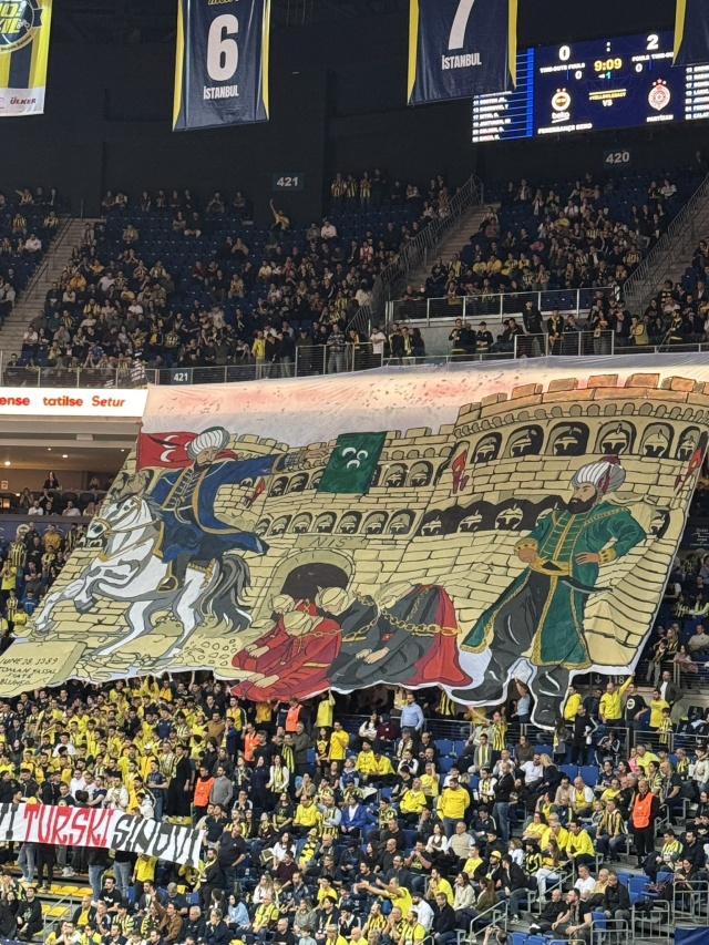 fenerbahce tribunlerinden partizan a okkali cevap 19601627 7364 m