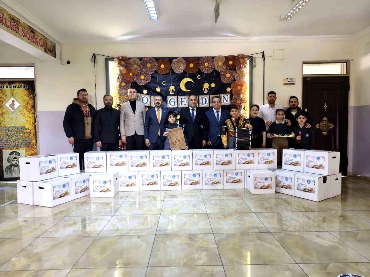 Gaziantep'te öğrenciler yardım kolileri hazırladı