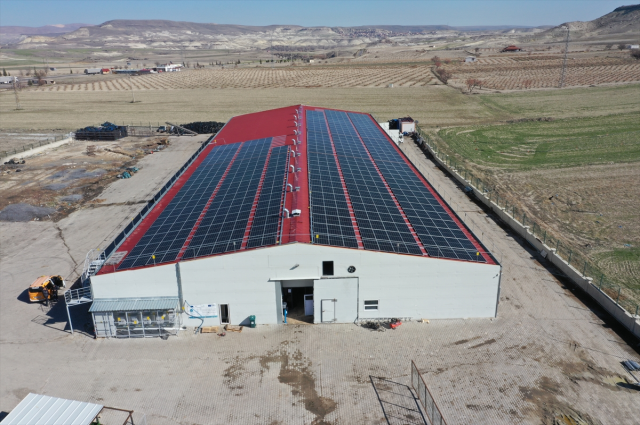 ingilizce ogretmenligini birakip kurdugu tesiste 19600946 8213 m