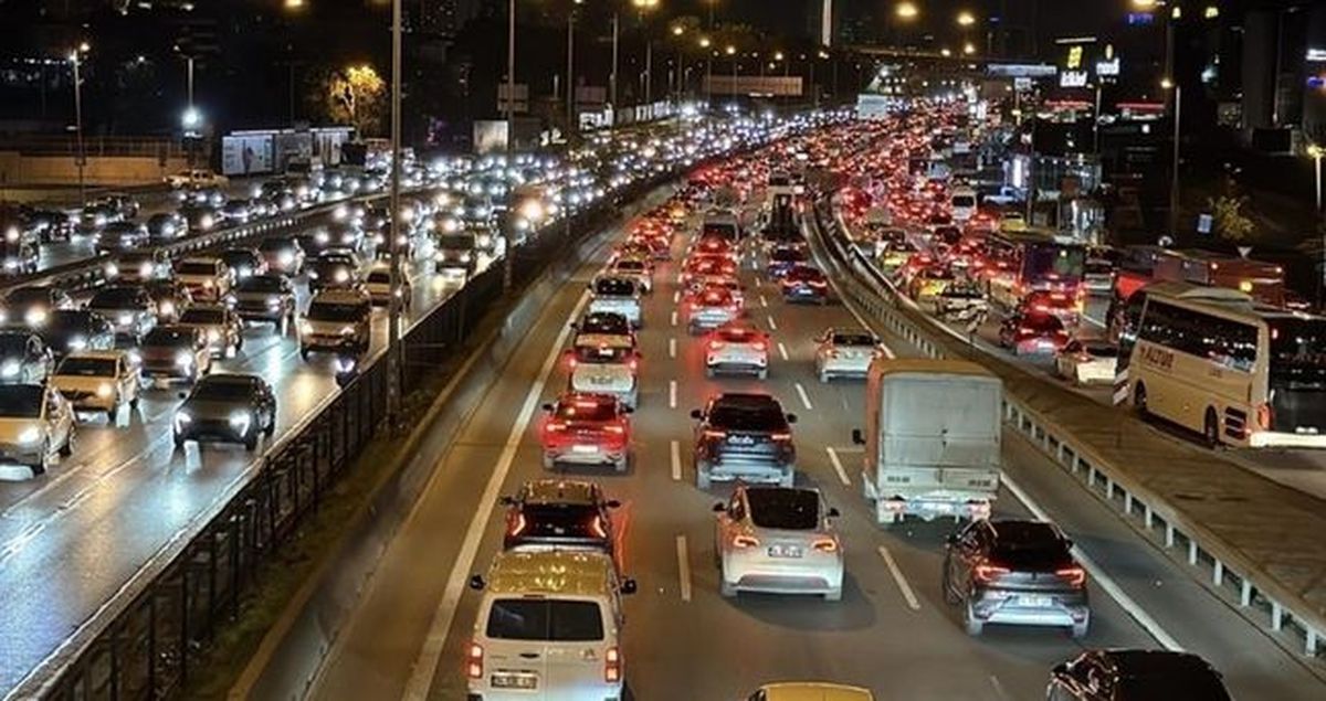 İstanbul'da trafik var mı? SON DAKİKA! 25 Şubat hangi ilçelerde trafik var, hangi yollar kapalı?