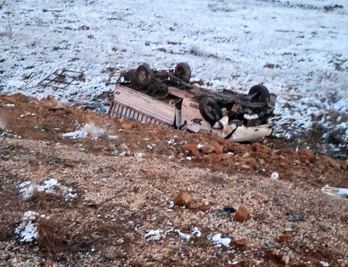 Konya'da kamyonet şarampole devrildi: 4 yaralı
