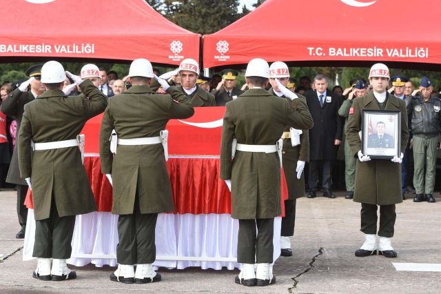 Last farewell to martyr father