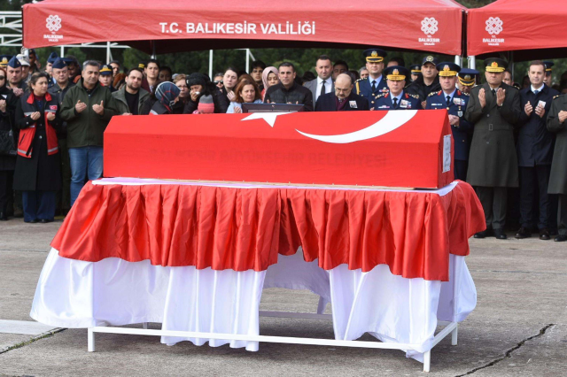 Last farewell to martyr father