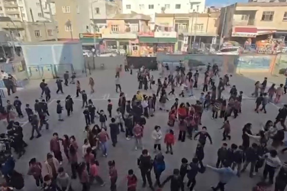 Siirt'te öğrenciler "Kabe'de Hacılar" ilahisine hep birlikte eşlik etti