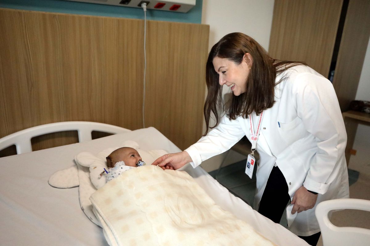 Gaziantep'te nadir görülen tümörle dünyaya gelen bebek ameliyatla sağlığına kavuştu