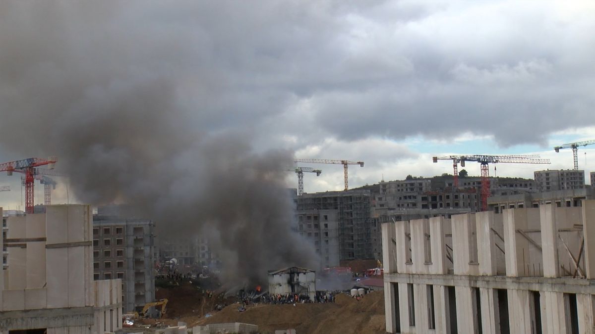 Tuzla'da İşçi Konteynerlerinde Yangın Çıktı