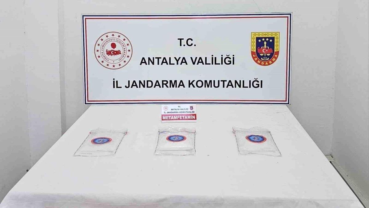 Antalya'da 1 kilo 810 gram uyuşturucu madde ele geçirildi