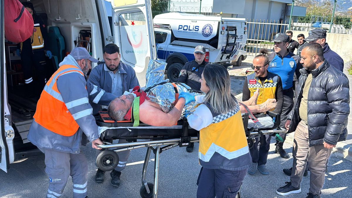 Antalya'da Belediye Çalışanı Boğaçayı'na Atladı