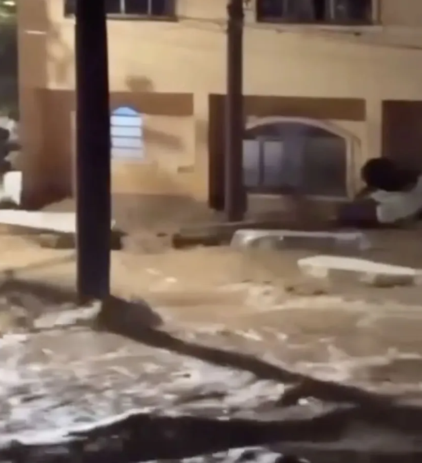 Severe rains in Brazil caused a disaster: Hundreds of coffins were dragged through the streets