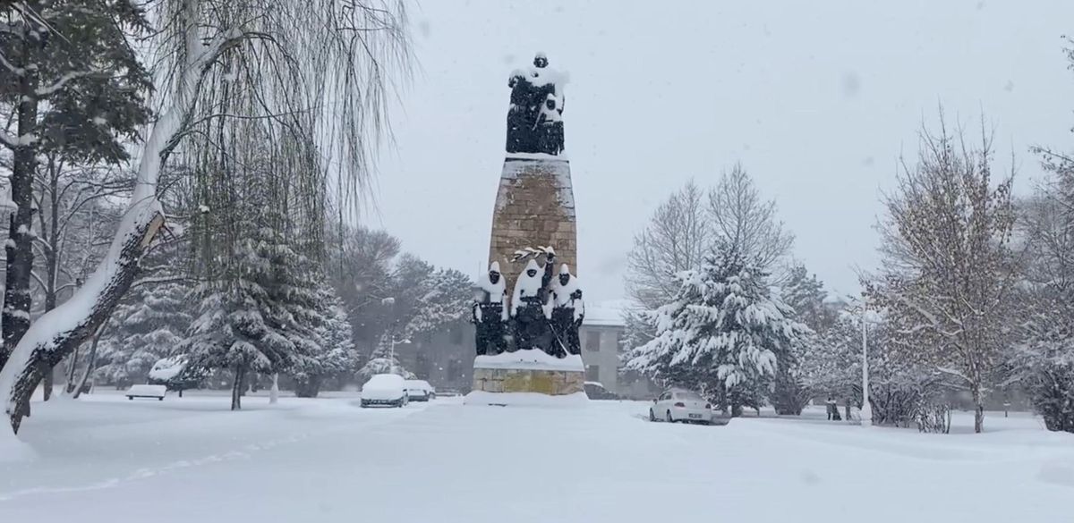 Erzincan'da kardan 524 köy yolu kapandı