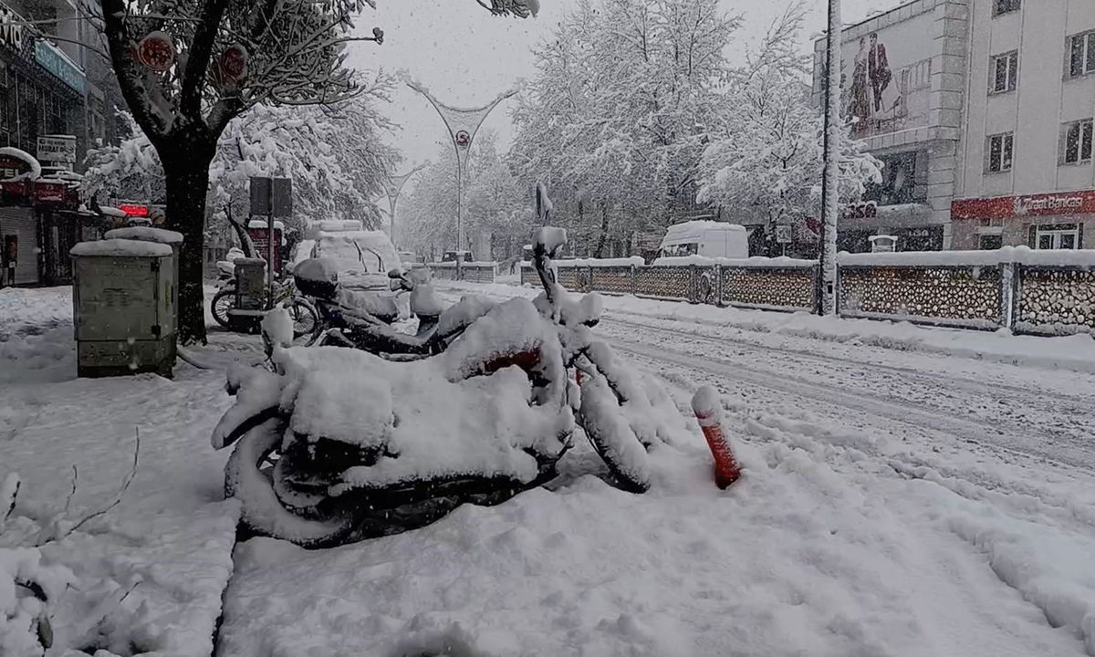 Erzincan'da kardan 524 köy yolu kapandı