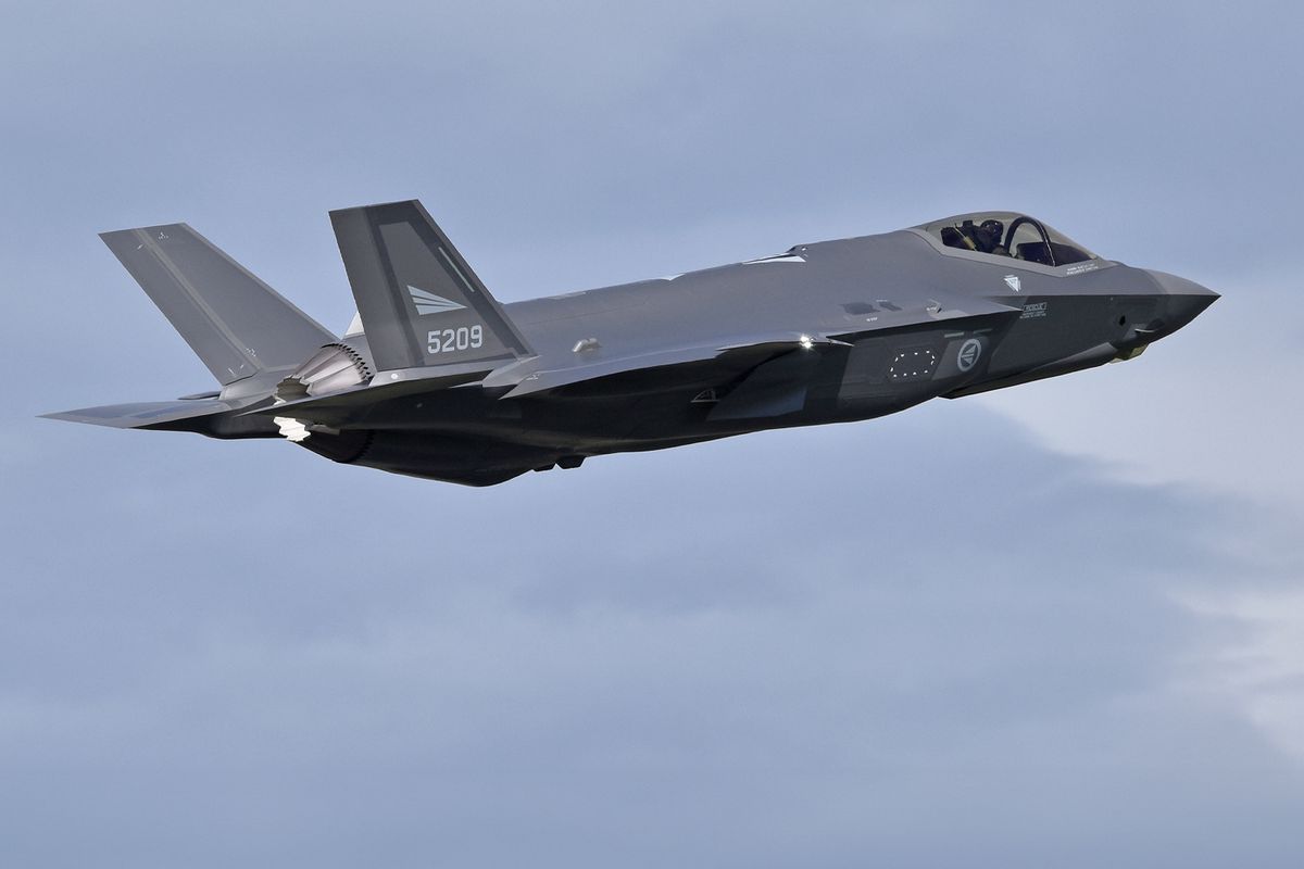 Eski ABD Subayı, Çinli Askeri Pilotlara Eğitim Verdiği İddiasıyla Tutuklandı
