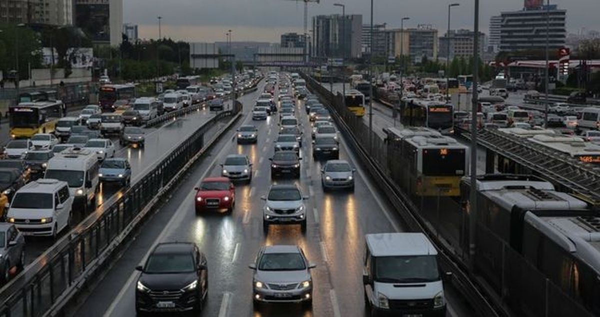 İstanbul'da trafik var mı? SON DAKİKA! 26 Şubat hangi ilçelerde trafik var, hangi yollar kapalı?