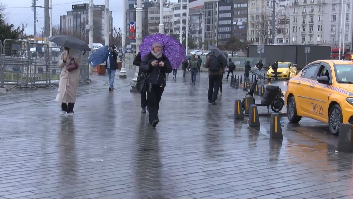 İstanbul'da Gece Saatlerinden İtibaren Yağmur Etkili Oldu