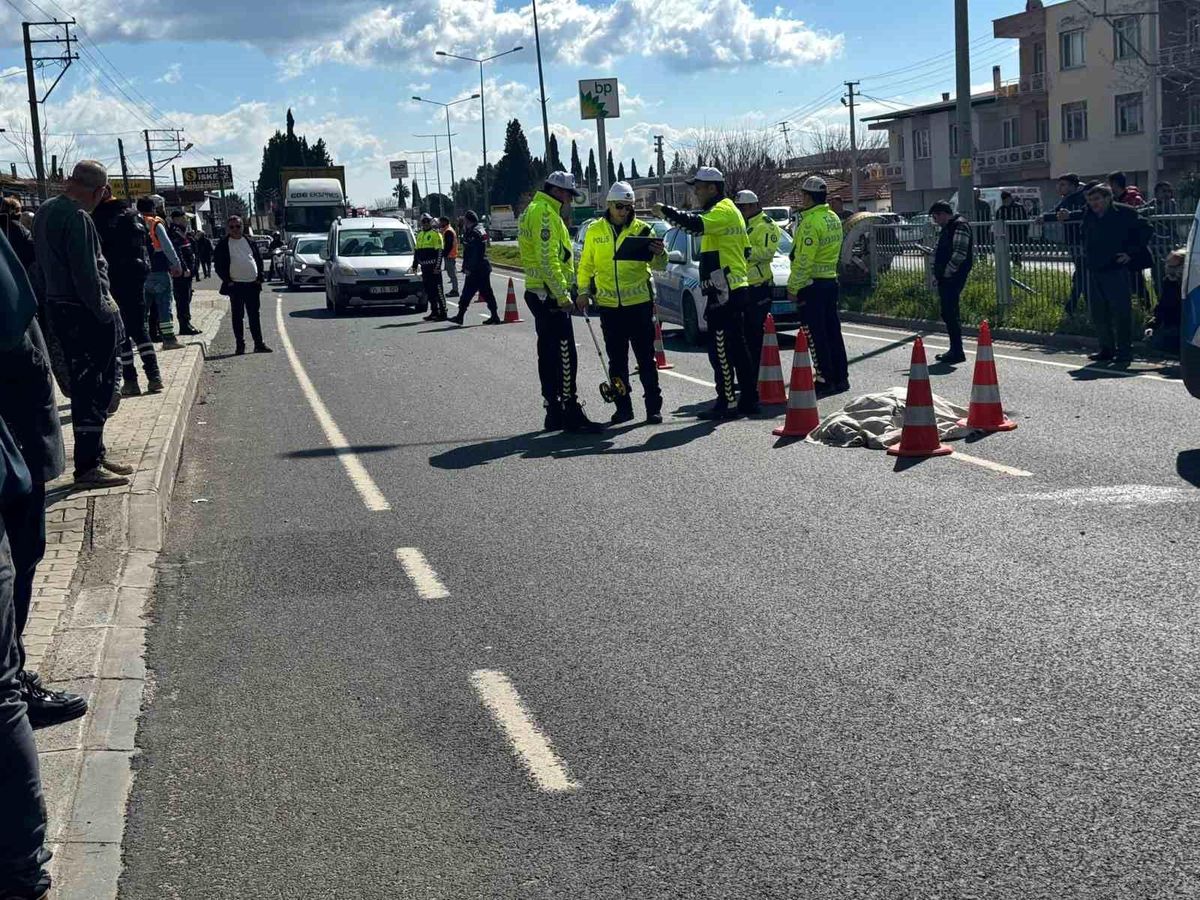 İzmir'de otomobilin çarptığı kadın hayatını kaybetti