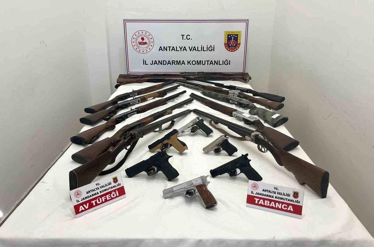 Kepez'de ruhsatsız 21 silah ele geçirildi